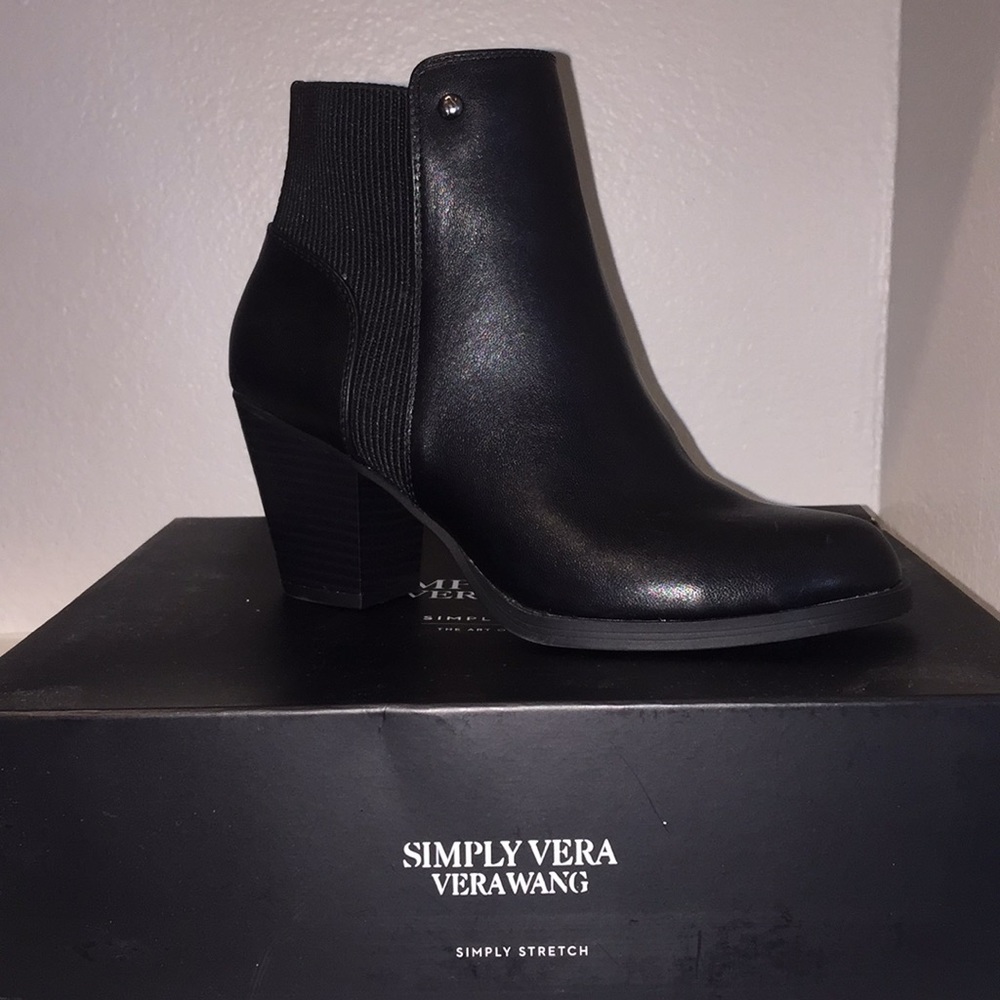 Simply Vera Black Booties (size 7)